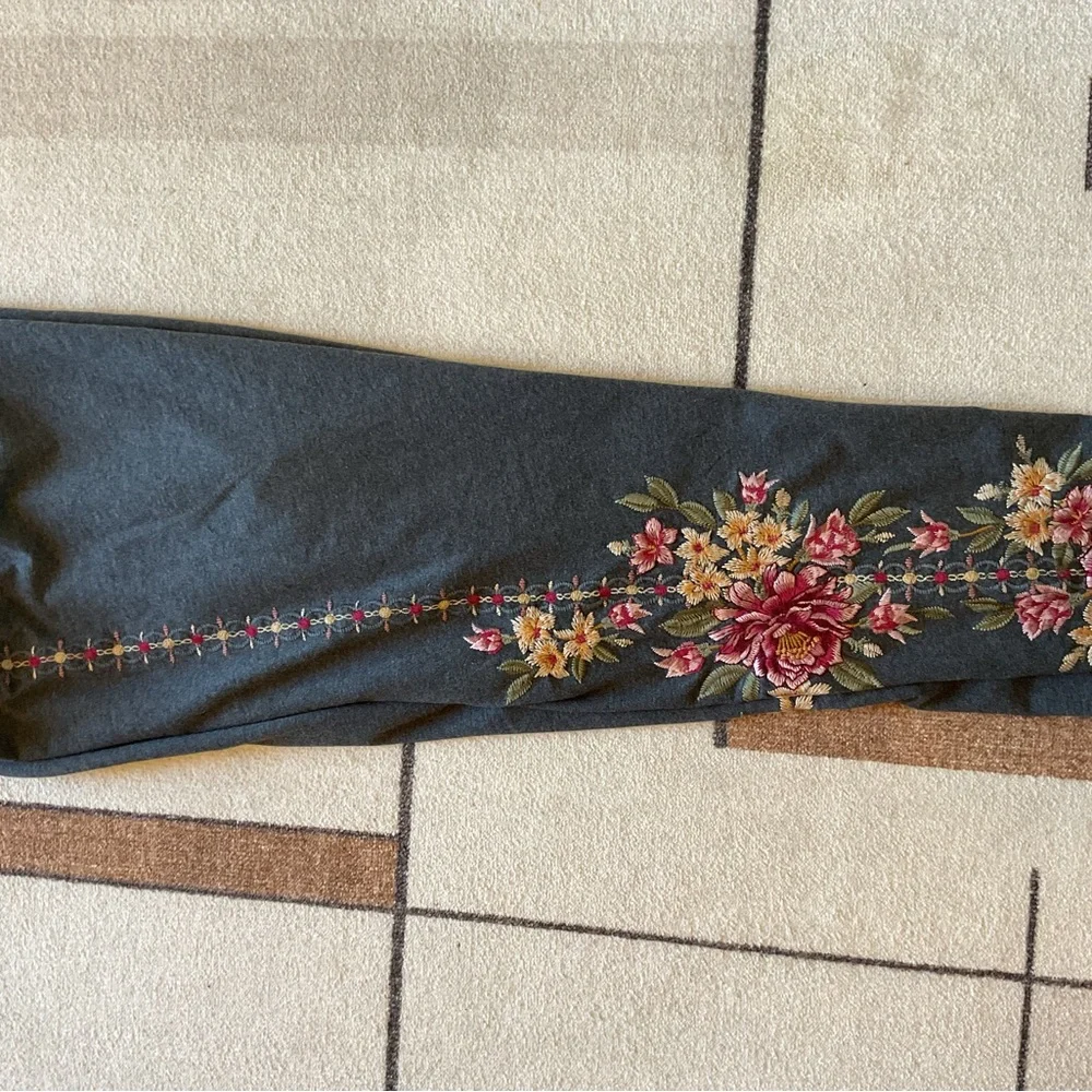 Johnny Was Floral Embroidered Leggings - Gray - Picture 4 of 8
